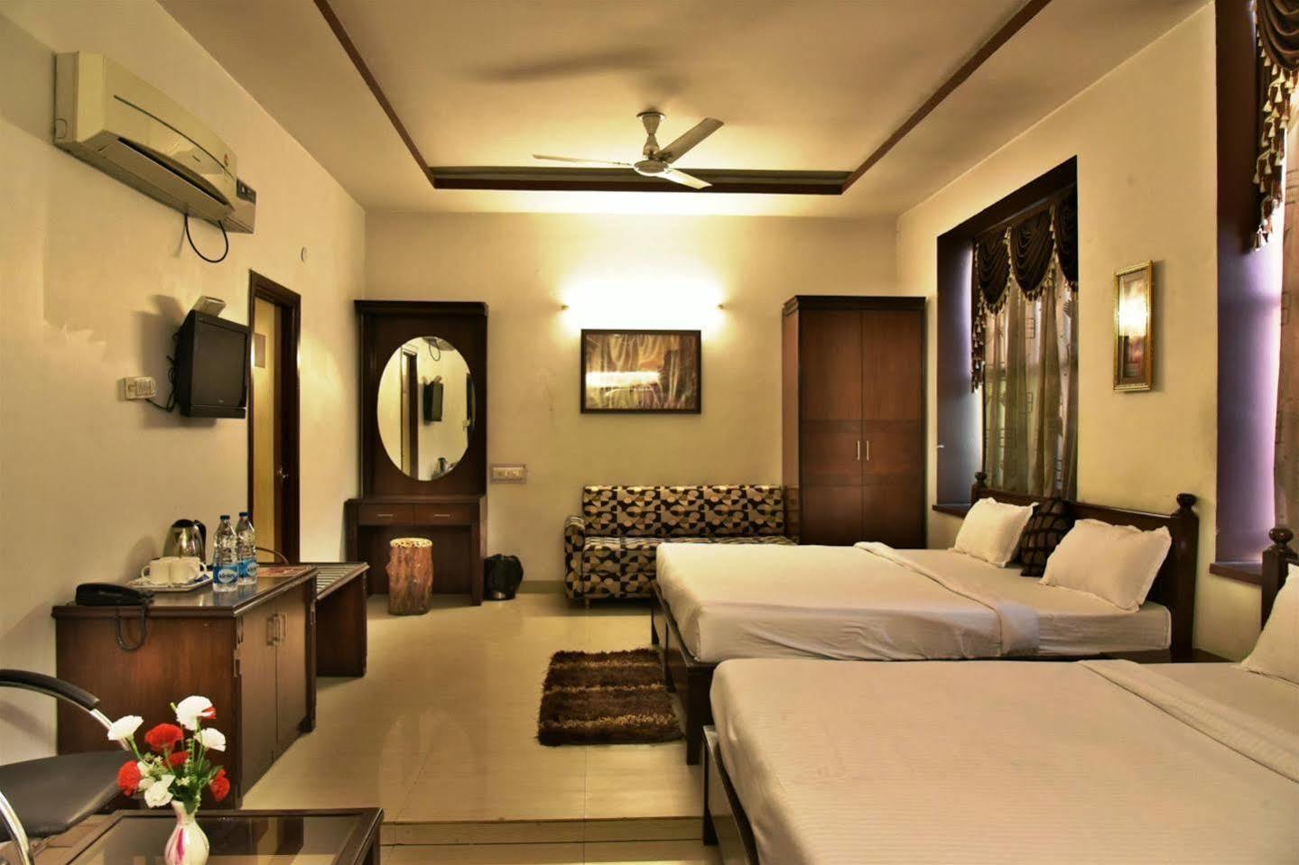 Hotel Hk Continental Amritsar Extérieur photo