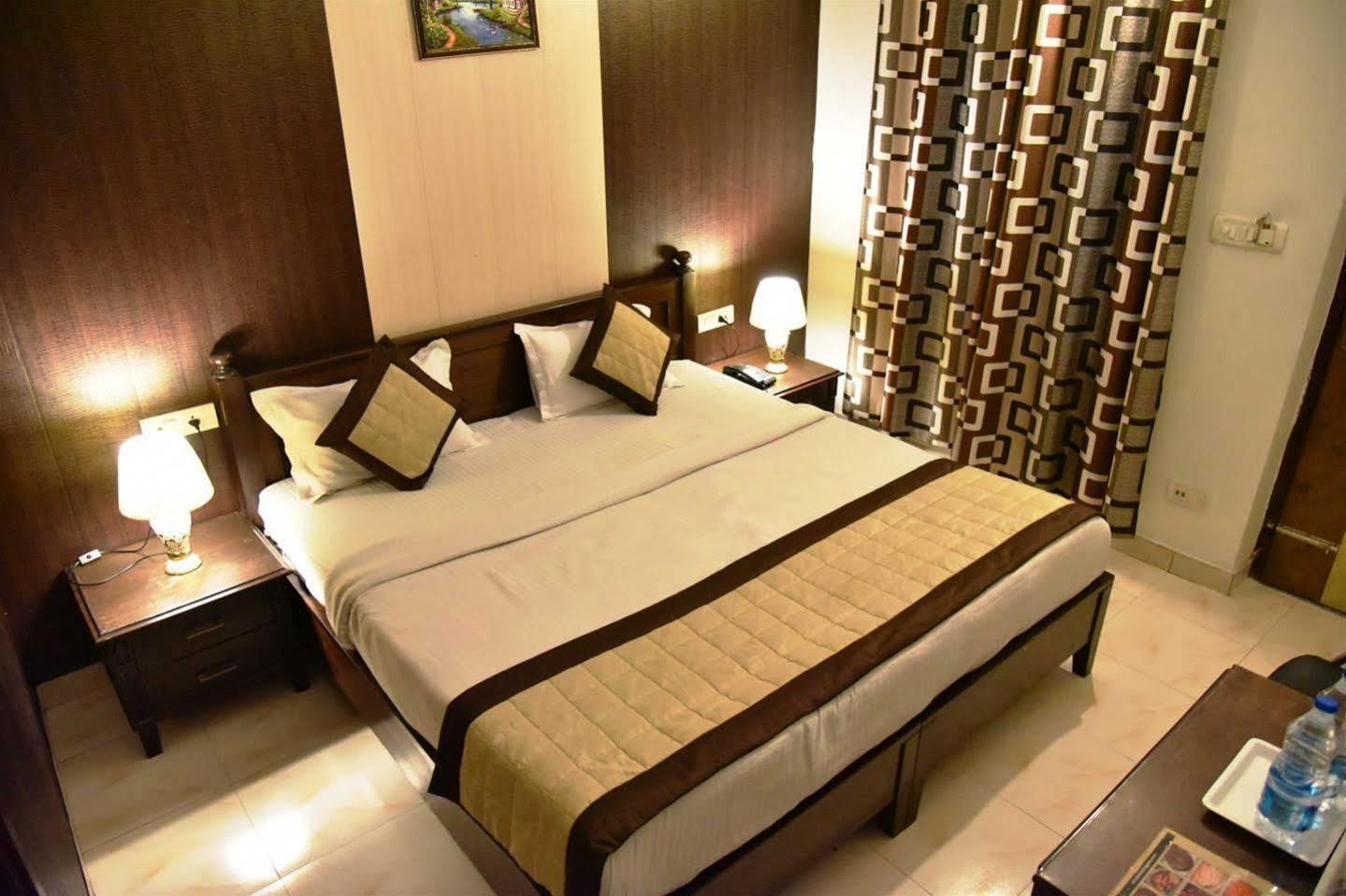 Hotel Hk Continental Amritsar Extérieur photo