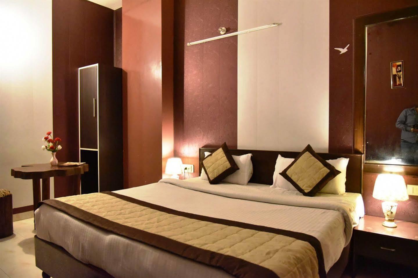 Hotel Hk Continental Amritsar Extérieur photo