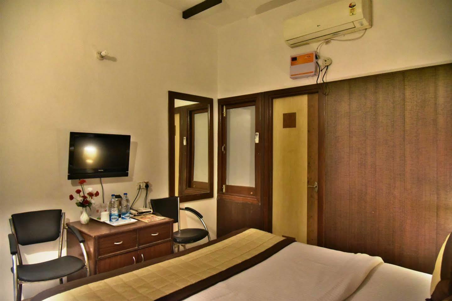 Hotel Hk Continental Amritsar Extérieur photo